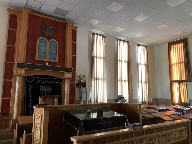 ניקוי וילונות לבית כנסת